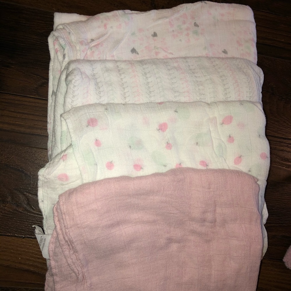 4 Aden and anais swaddle blankets pink and white